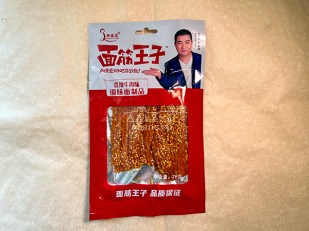 Сом соломка (Астраханкина рыбка): Мучные полоски КРАСНЫЕ со вкусом пряной говядины 76 гр