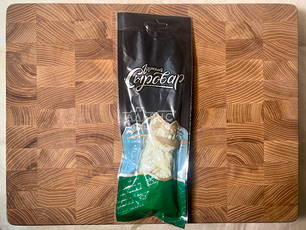 Сыр 100 гр ГОРНЫЙ СЫРОВАР (Косичка с укропом и чесноком) в Воронеже